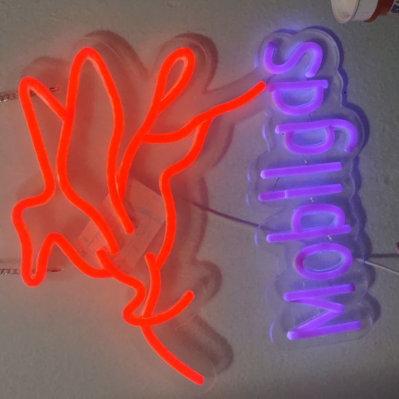 Mobil Gas Lucite Sign - Picture 5 of 7